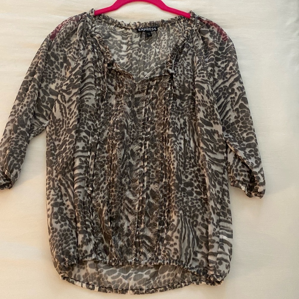 Express three-quarter length sleeve blouse size small